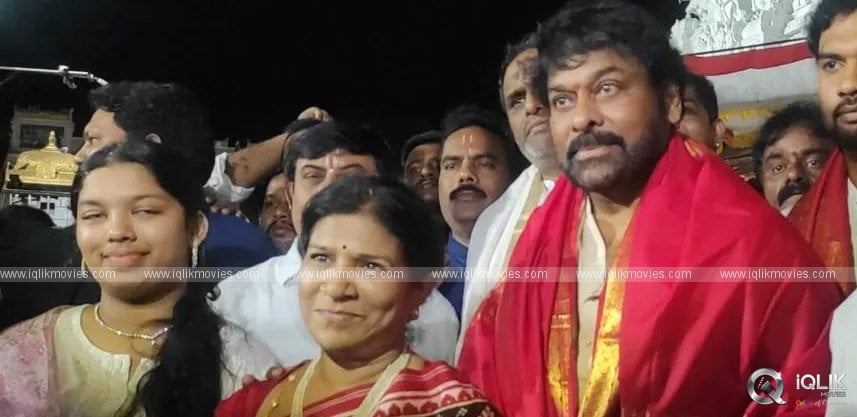 chiranjeevi-celebrates-his-birthday-visits-tirupathi-with-family