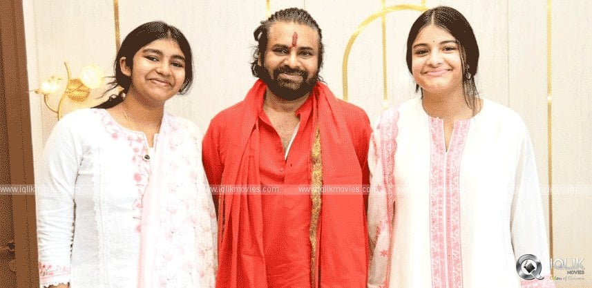 pawan-kalyan-visits-tirumala-along-with-daughters