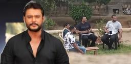 netizens-angry-over-kannada-actor-darshan-allegedly-getting-vip-treatment-in-pri