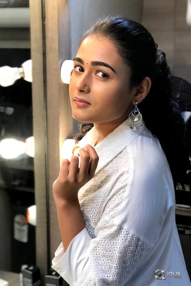 Shalini Pandey Photo Gallery